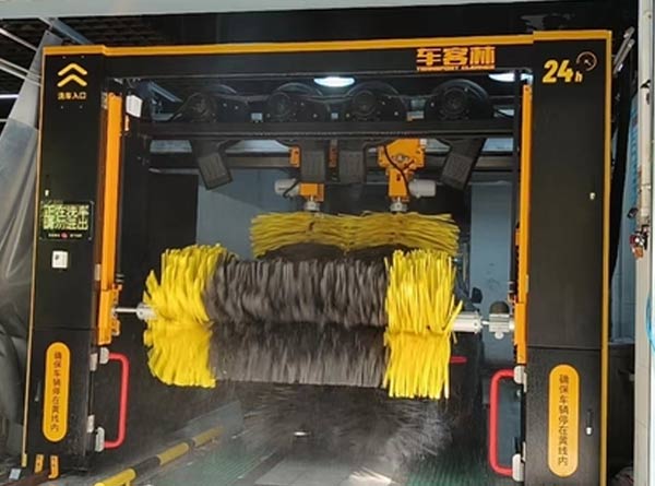 浦江劉總購(gòu)買(mǎi)的車(chē)客林全自動(dòng)洗車(chē)機(jī)mini版安裝完畢投入營(yíng)業(yè)